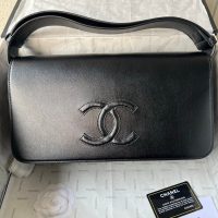 Chanel shoulder Messenger Flap Bag-Black Lambskin Stitched CC Logo