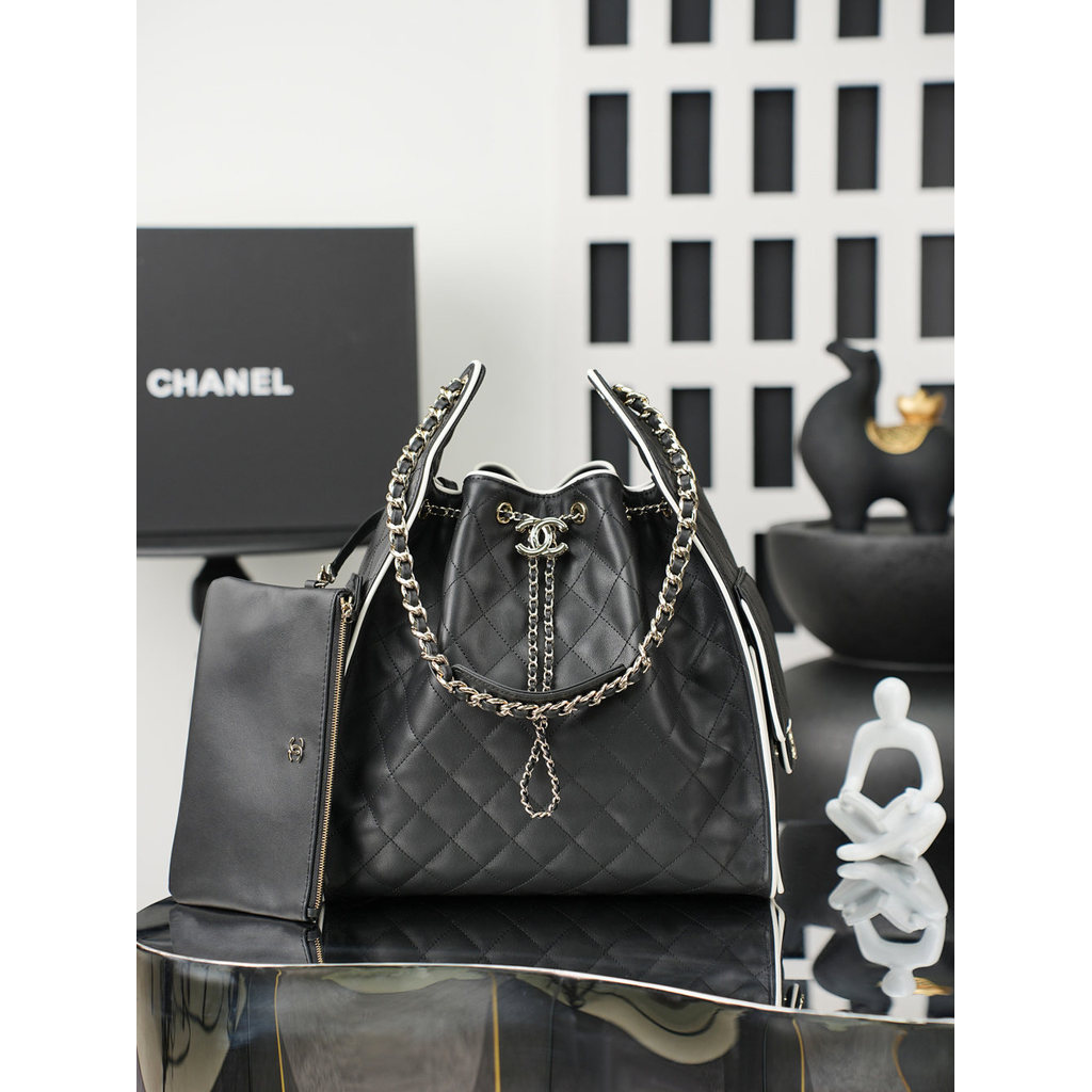 ph-11134201-820lc-mqsr9l5ixlaj02.jpg Chanel 25 Small/medium Handbag in Black and White with detachable clutch