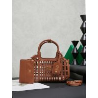 Small Women's laser-cut cage shopping handabg Miu miu resort beach tote with detachable clutch - 图片 2