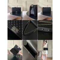 Vintage Chanel boy shoulder flap bag in caviar calfskin GHW