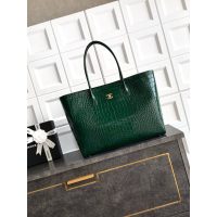 Chanel shopping Tote in olive Croco-Effect Calfskin