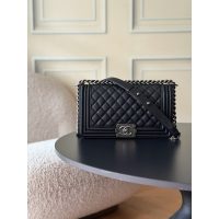 Vintage Chanel boy shoulder flap bag in black caviar calfskin GHW