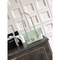 Chanel Preppy Coco Shoulder Flap/baguette Bag in caviar calfskin