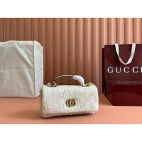 Gucci GG Marmont Shoulder Bag Women in bbeige calfskin