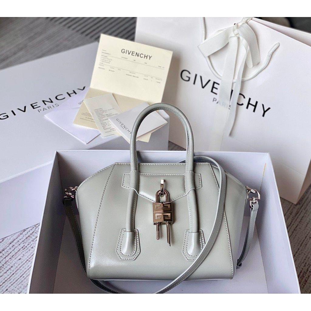 ph-11134201-820lg-mqsp2jys9q0x9c.jpg Givenchy Antignoa shoulder crossbody shopping tote solid tiny shopper handbag with padlock charm - 图片 1
