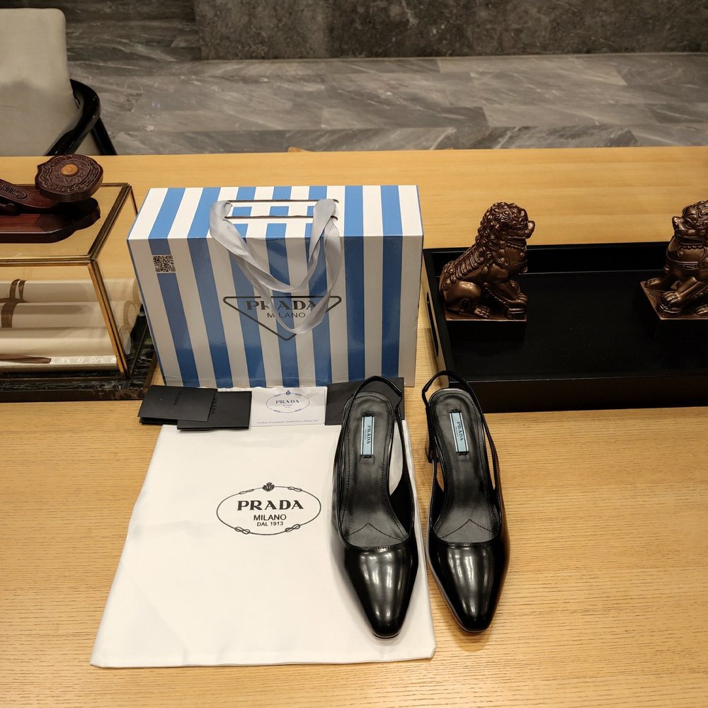 ph-11134201-820lg-mqspjp44ewi5c7.jpg Prada chunky-heel slingback pump in patent leather size 35-40