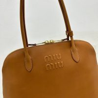 caramel Miumiu shell shoulder open tote large shopper handbag plain resort beach bag - 图片 3