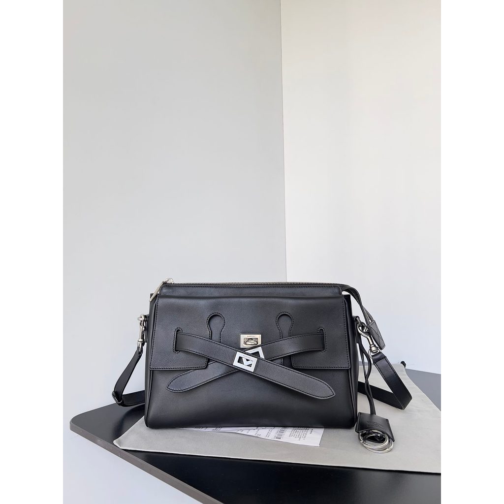 ph-11134201-820lg-mqsqflbus4jy3d.jpg Balenciaga Bel Air small flap messenger/slouchy cosmetic pouch clutch - 图片 1