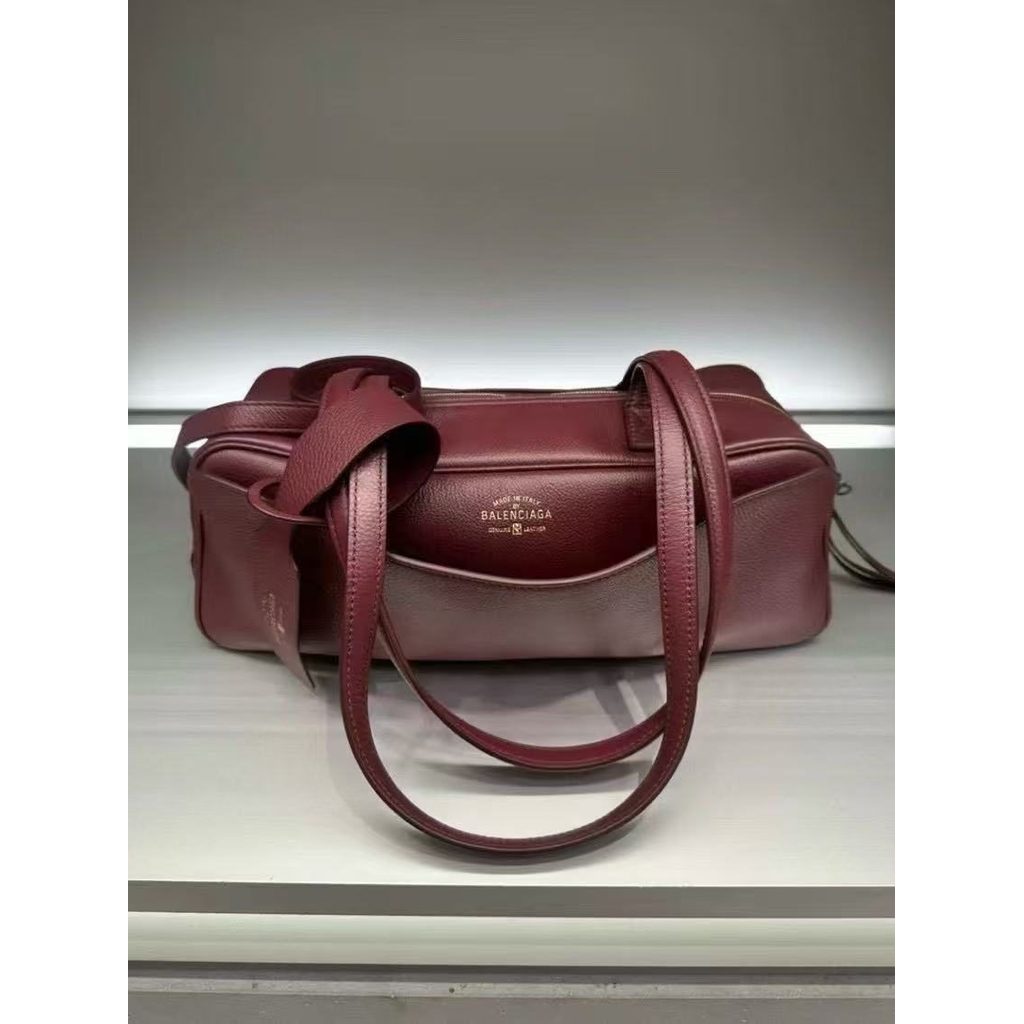 ph-11134201-820lg-mqsqfqc6jw8zce.jpg small Balenciaga women's shoulder bowling tote/casual underarm baguette with protective feet - 图片 1