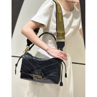 Chevron quiled Fenndi mamma underarm baguette shoulder flap messenger tote with jacquard strap - 图片 2