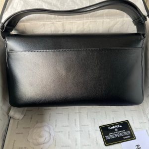 Chanel shoulder Messenger Flap Bag-Black Lambskin Stitched CC Logo