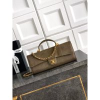 Green Chane Long Clutch in Lizard-Effect Calfskin