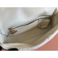Gucci GG Marmont Shoulder Bag Women in burgundy calfskin
