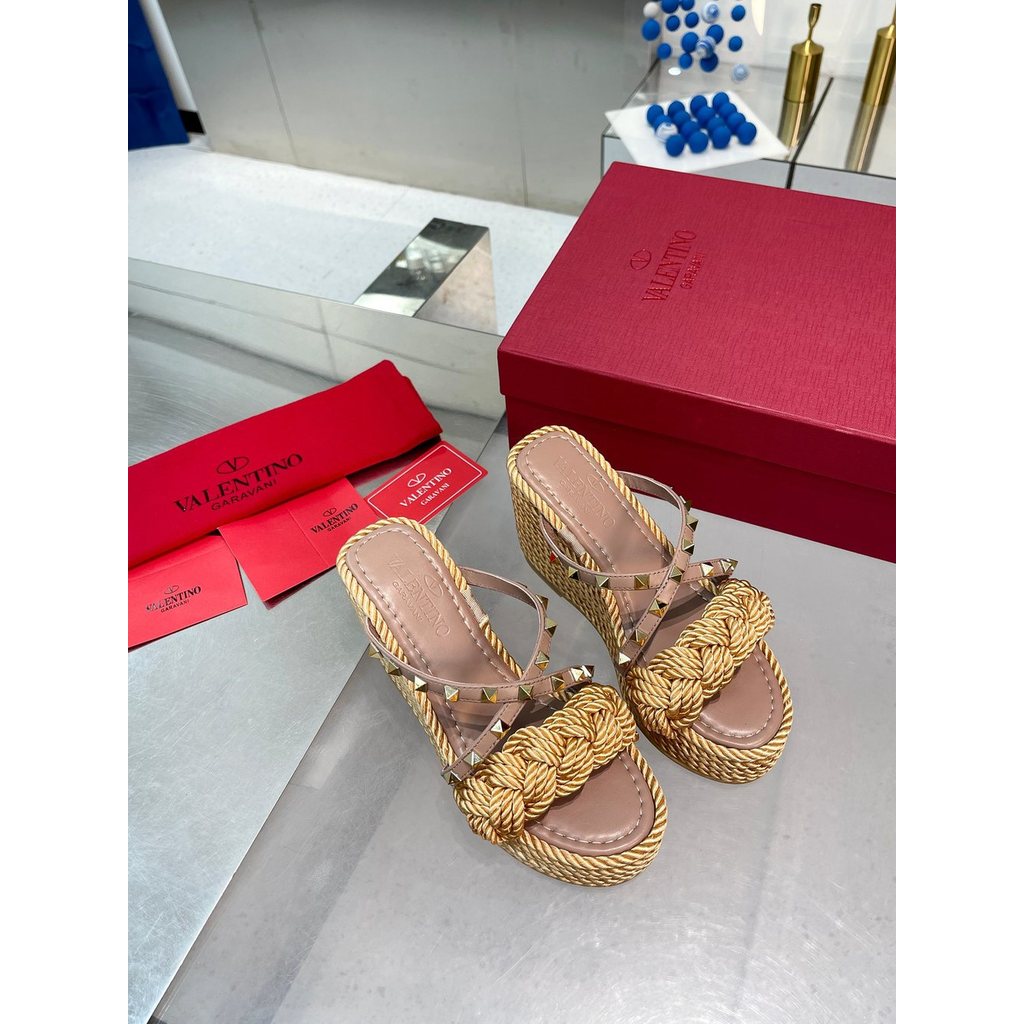 ph-11134201-820lh-mqsph6vqmpdt31.jpg Valentino rockstud wedge espadrilles platform slide sandal mules size35-42 - 图片 1