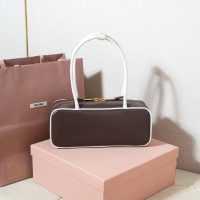 Miu miu east-west Gym bowling handbag/shoulder underarm baguette hobo in calfskin - 图片 3