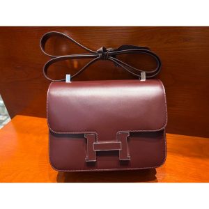 Hermes Burgundy constance 24 shoulder messenger flap with enameled buckle /boutique inclusion