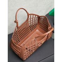 Large Women's laser-cut cage shopper handabg Miu miu resort beach tote with detachable clutch - 图片 4