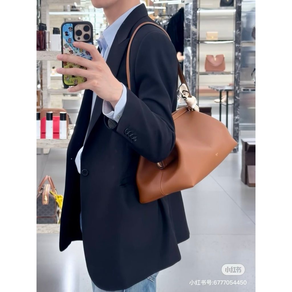 ph-11134201-820li-mqsqi50cszri11.jpg Celine women's puffy cocktail evening clutch cosmetic pouch wallet holder - 图片 1
