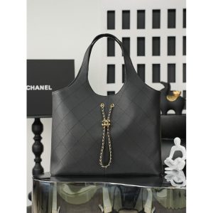 Chanel drawstring shoulder bucket hobo bag in diamond-quilted calfskin