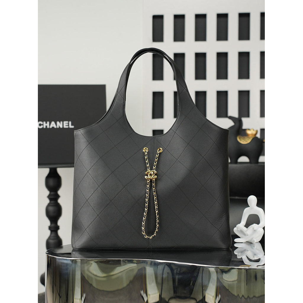 ph-11134201-820li-mqsr9e6t2ioe97.jpg Chanel drawstring shoulder bucket hobo bag in diamond-quilted calfskin